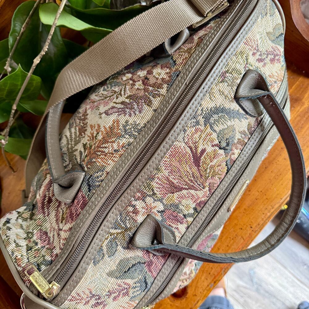 Vintage Floral Tapestry Jaguar Weekender Bag - Picture 4 of 11
